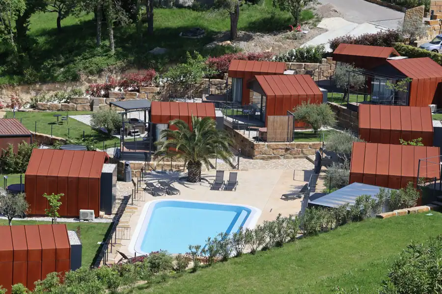 Holiday rentals with pool: what to know before you book