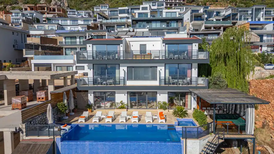 Malaga, Spain: areas and holiday rentals worth booking